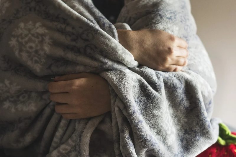 Jak si doma vyrobit vyhřívanou deku: 3 snadné kroky