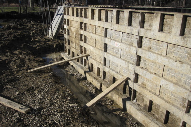 Jak opravit dřevěnou základnu poškozenou vodou: 4 snadné kroky