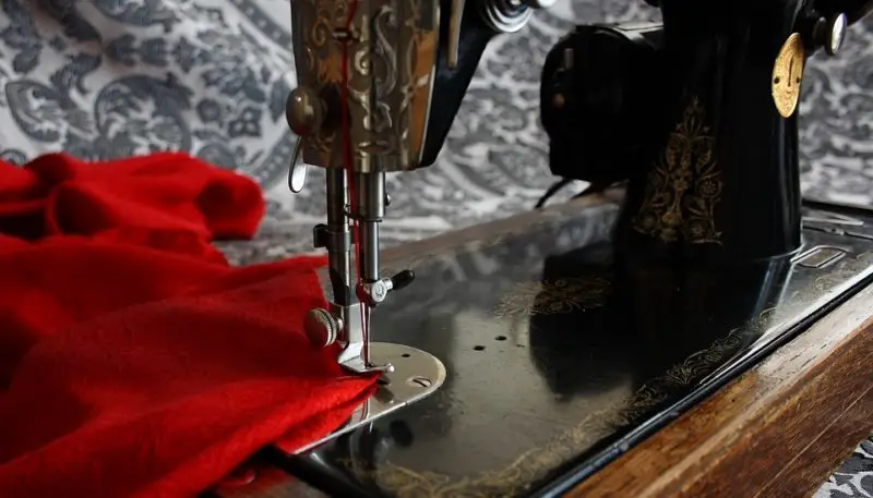 Jak čistit šicí stroj: Nejlepší 3krokový průvodce