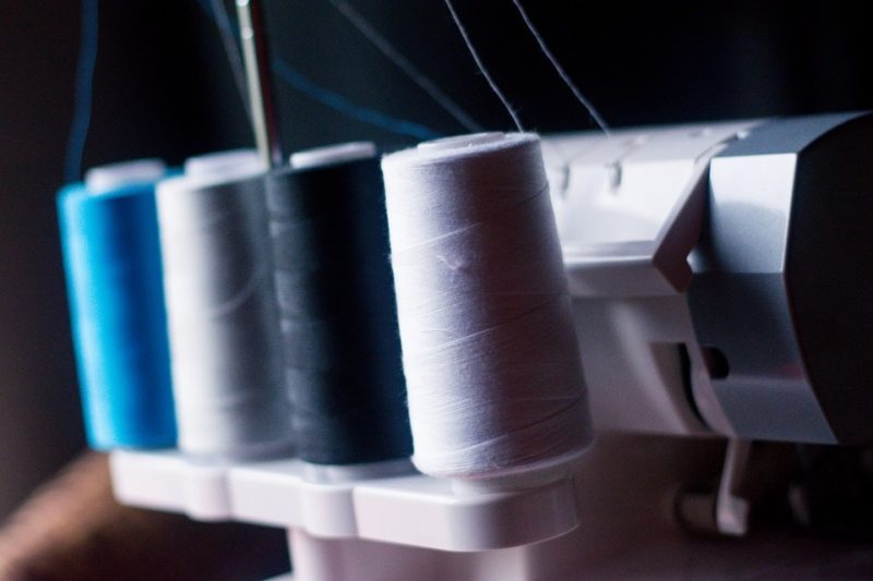 Jak používat kuželovou nit na šicím stroji: 3 nejlepší způsoby