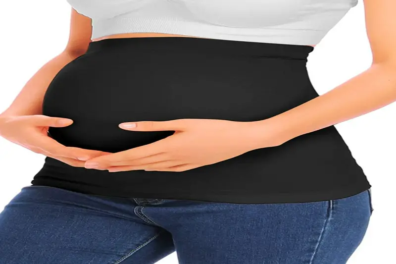 Mateřské nitě: Jak proměnit běžné džíny v mateřství