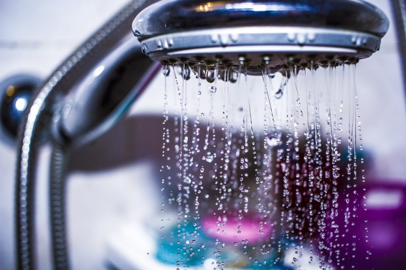 50 galonů ohřívač vody Kolik sprch? 4 Úžasná fakta!