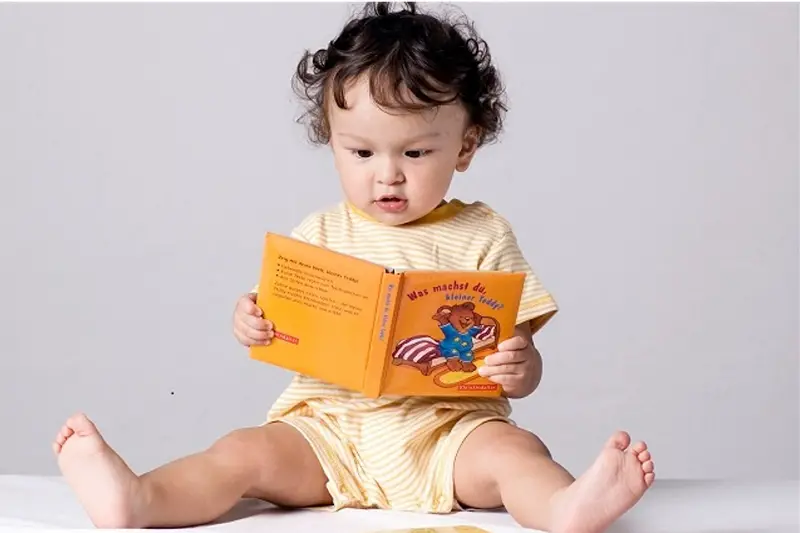 Co napsat do dárkové knihy pro miminko? Nápady