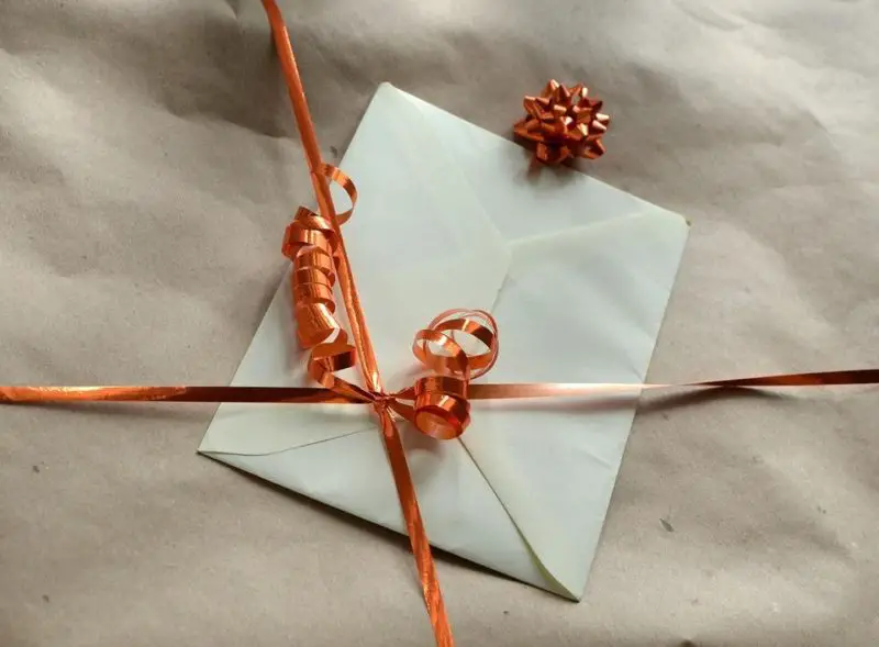 Co napsat na obálku svatebního daru: tipy a nápady