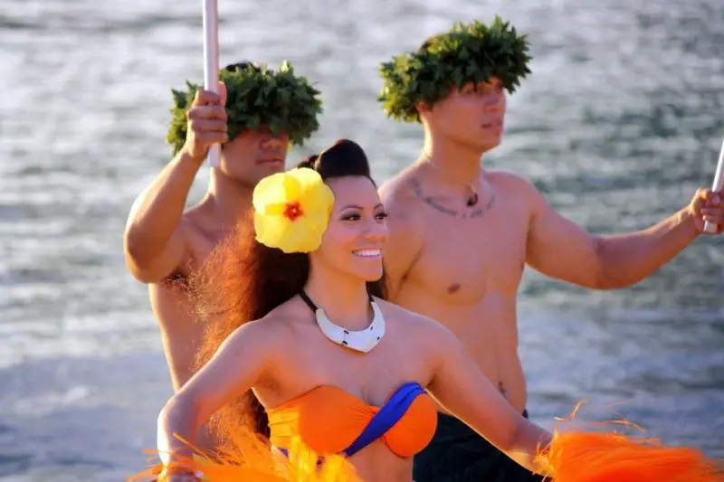 Co si obléct na havajskou svatbu: Nápady na oblečení