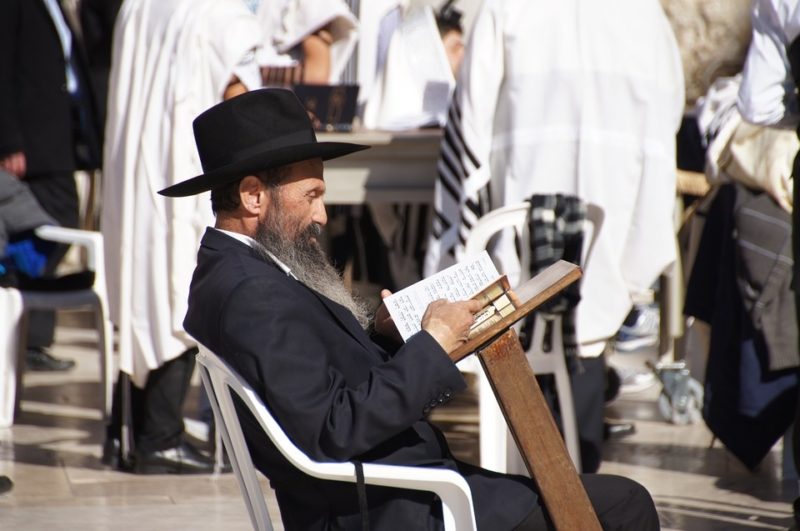 Co si obléct na židovskou svatbu: Průvodce oblečením