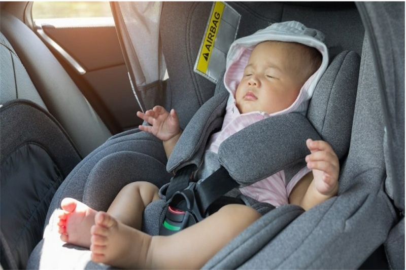 Jak nainstalovat dětskou autosedačku proti směru jízdy