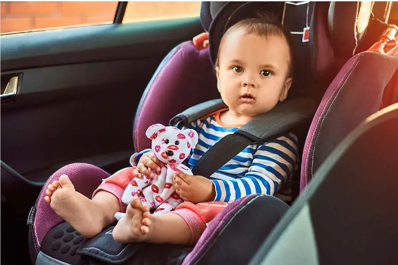 Jak nainstalovat dětskou autosedačku s bezpečnostním pásem