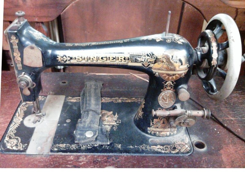 Jak obnovit starožitný šicí stroj Singer