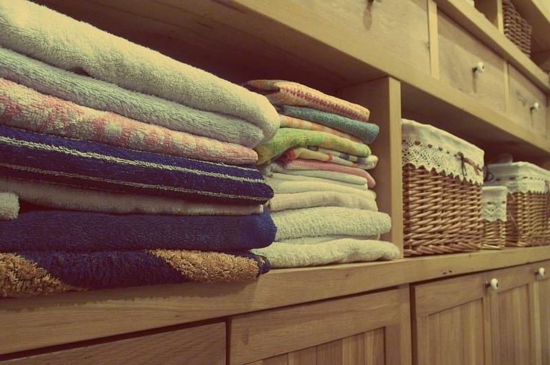 Jak odstranit zápach plísně z ručníků: 3 úžasné kroky