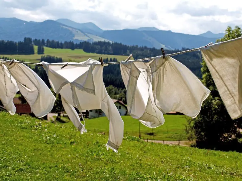 Jak prát bez pračky a sušičky? 8 nejlepších způsobů!