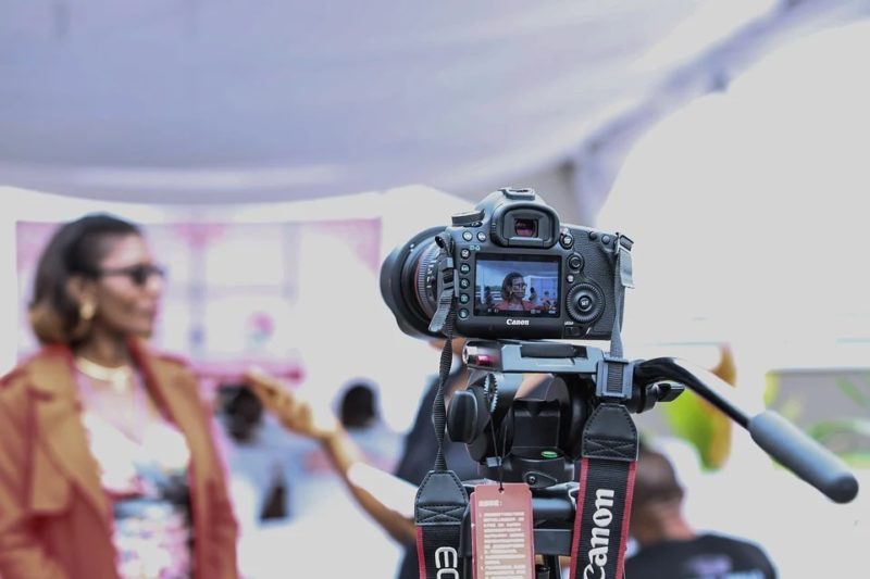 Jak se stát svatebním kameramanem: 3 kroky