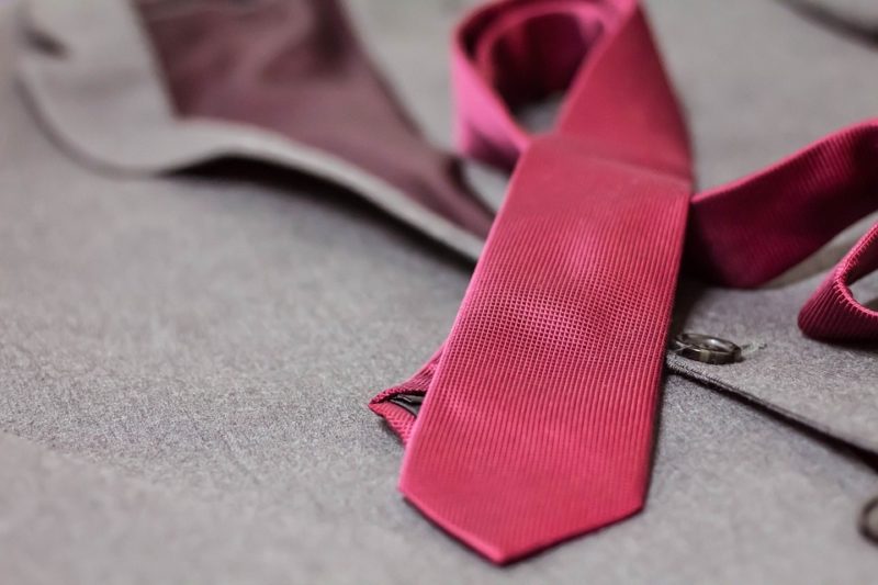 Jak uvázat kravatu na svatbu: 2 nejlepší uzly