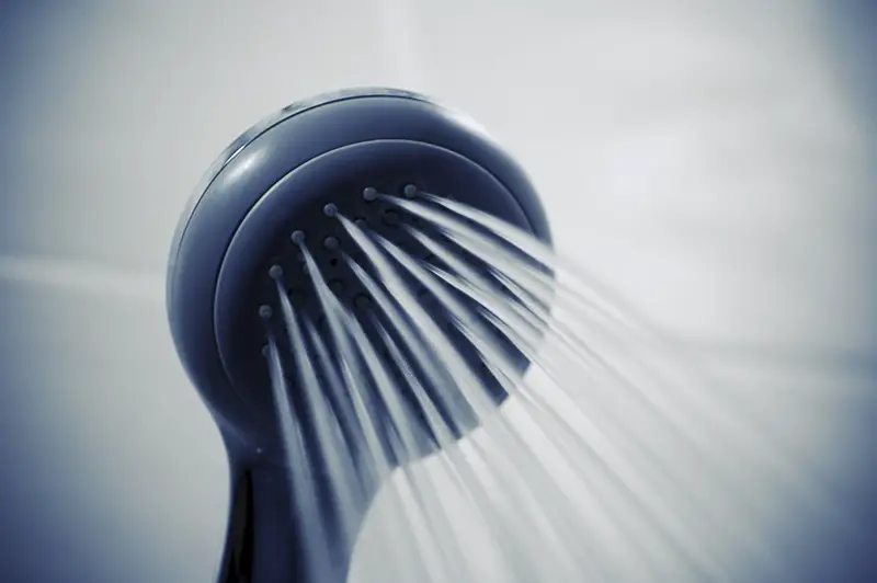 Jak vyčistit plíseň ze sprchové spárovací hmoty: 3 snadné DIY kroky