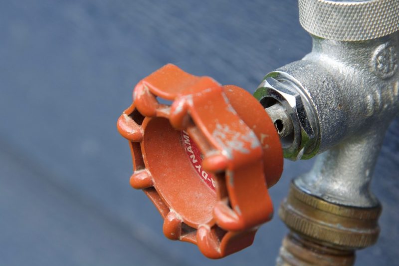 Jak vypustit a propláchnout plynový ohřívač vody? 4 snadné kroky!