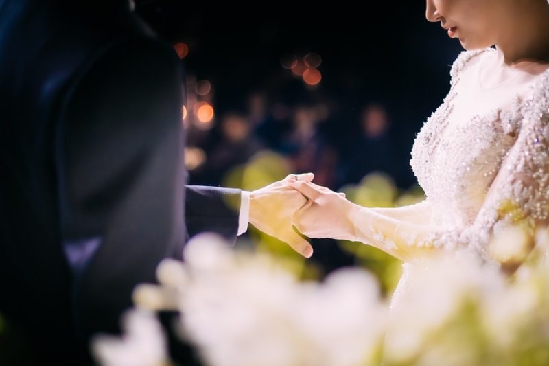 Kdo je první ve svatebním slibu? Nevěsta nebo ženich?
