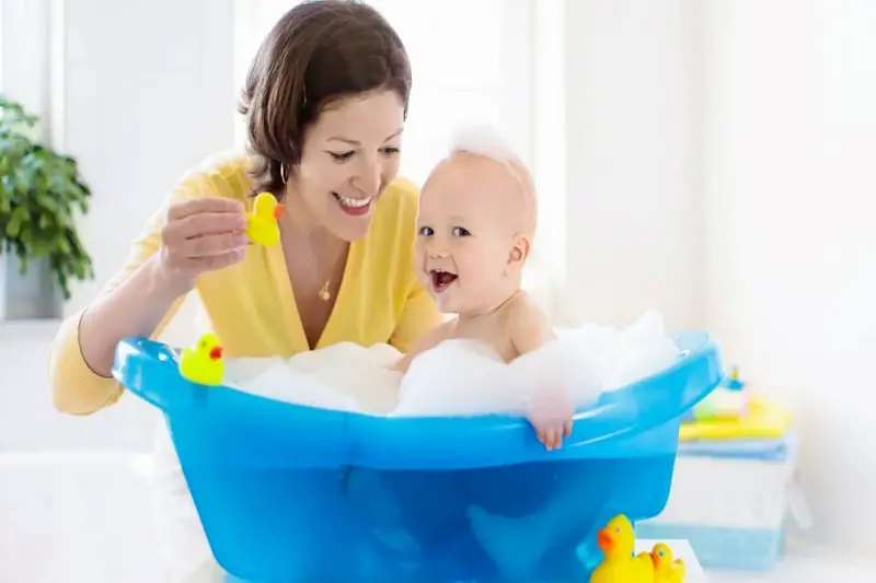 Kdy mohu dát své dítě koupat po obřízce? Tipy