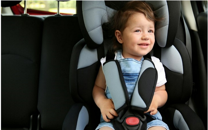 Kdy může dítě v autosedačce čelit dopředu 2015