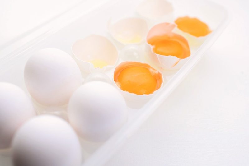 Proč moje pračka voní jako zkažená vejce? 5 šokujících důvodů