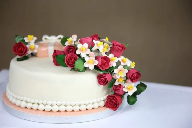 Jak vyrobit cukrové květiny na svatební dorty