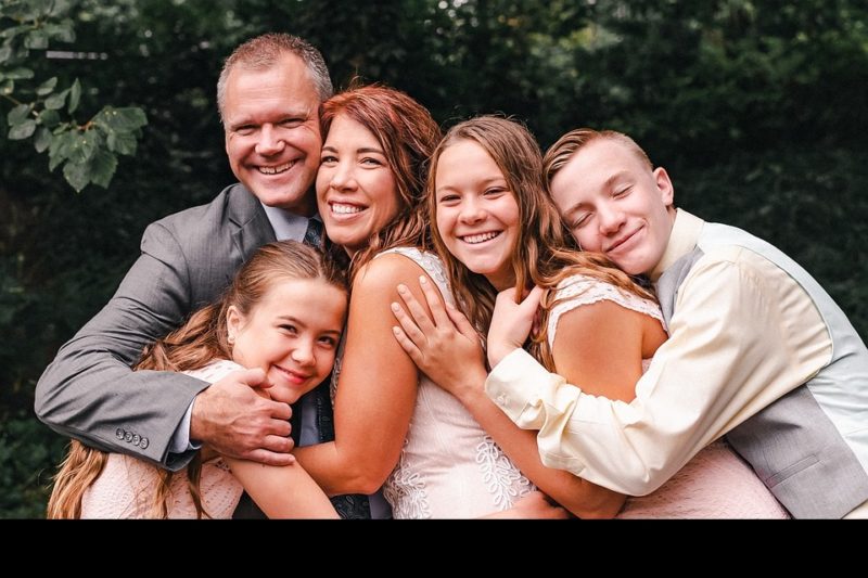 Jak zahrnout rodinu do svatebního obřadu: 3 způsoby