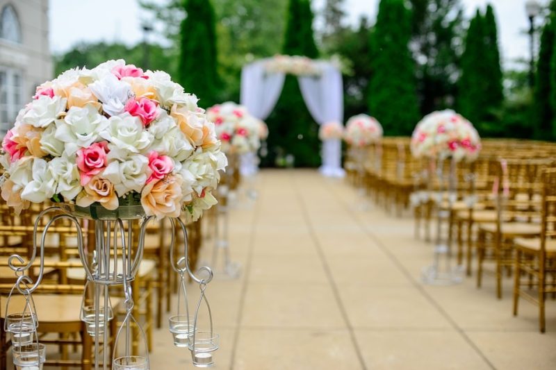 Svatba na kterou stranu sedět: Základy svatebního sezení